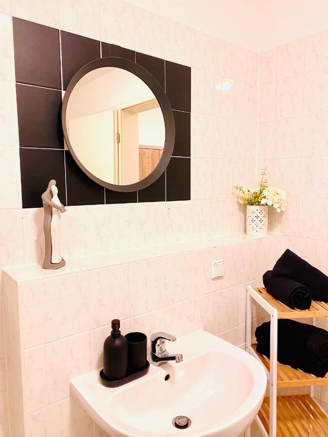 Saniertes Studio - Elisa - Mit Balkon, Wlan, Smart-Tv & Kueche In City-Naehe Erfurt Luaran gambar