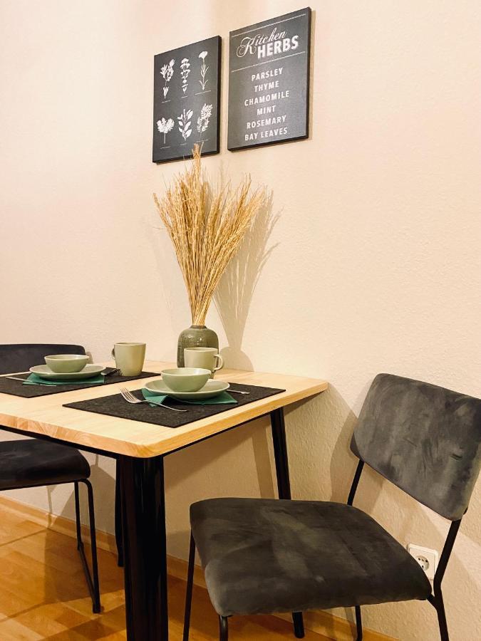 Saniertes Studio - Elisa - Mit Balkon, Wlan, Smart-Tv & Kueche In City-Naehe Erfurt Luaran gambar